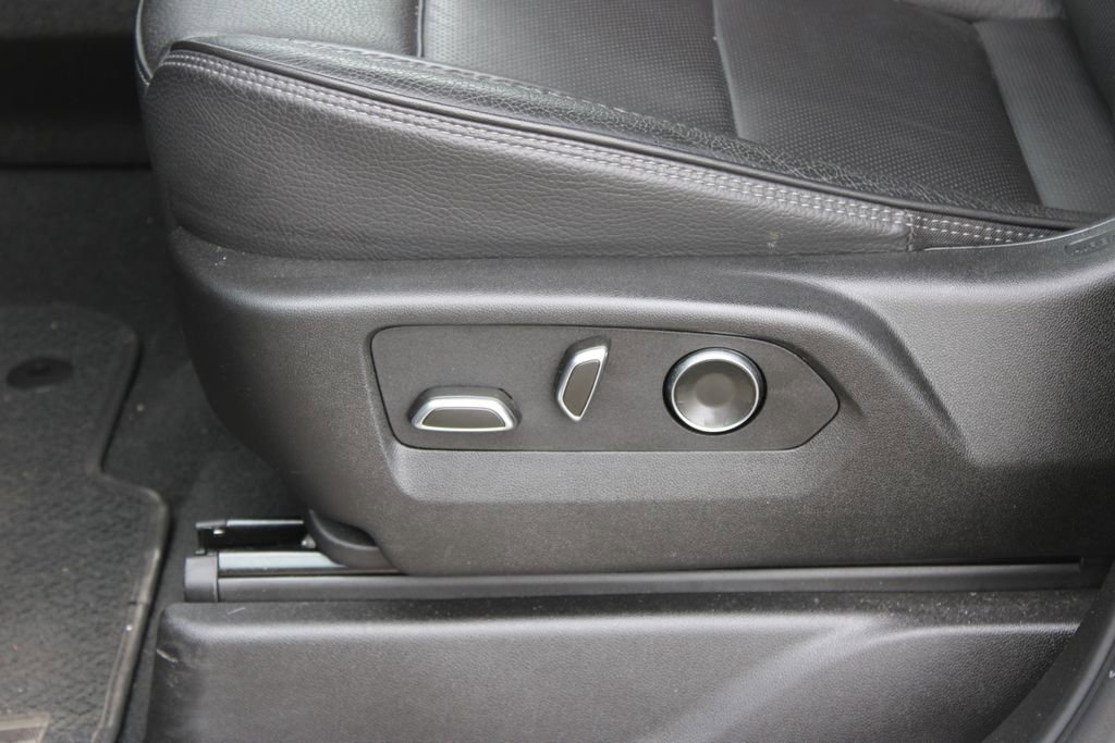 Used 2025 GMC Yukon Denali image 23