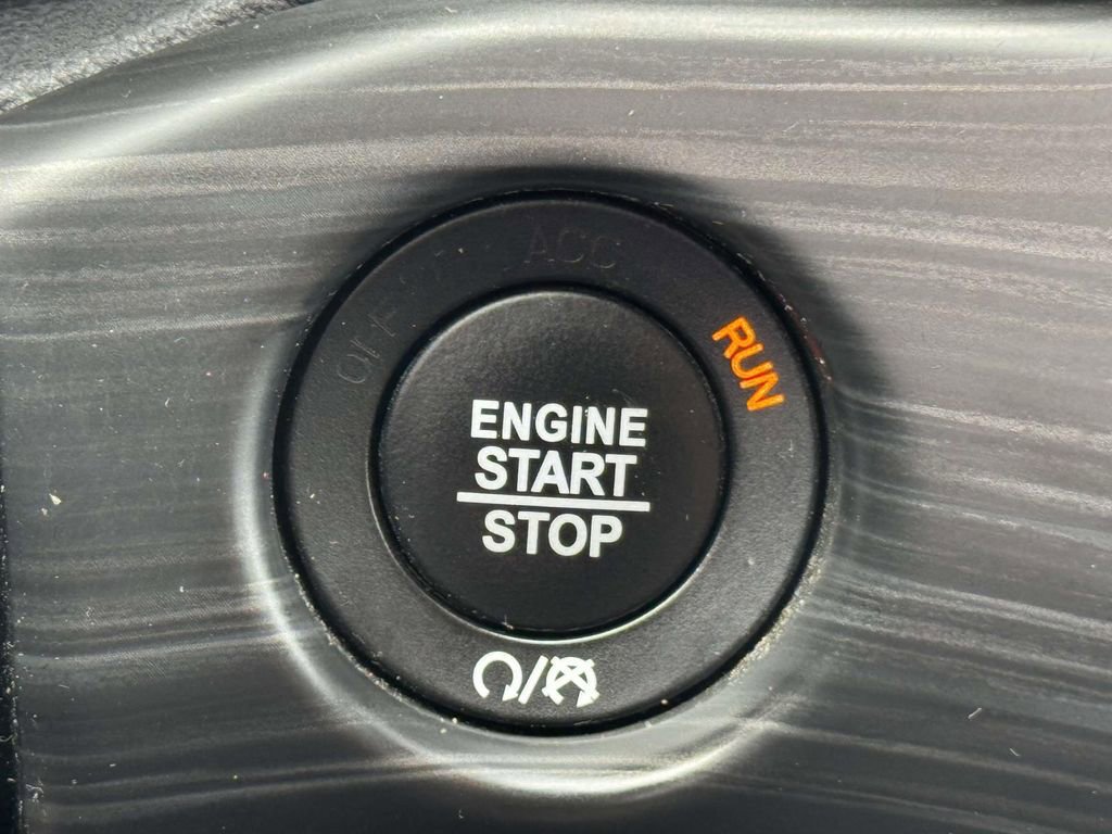 Used 2020 Jeep Grand Cherokee Laredo AWD/4WD image 26