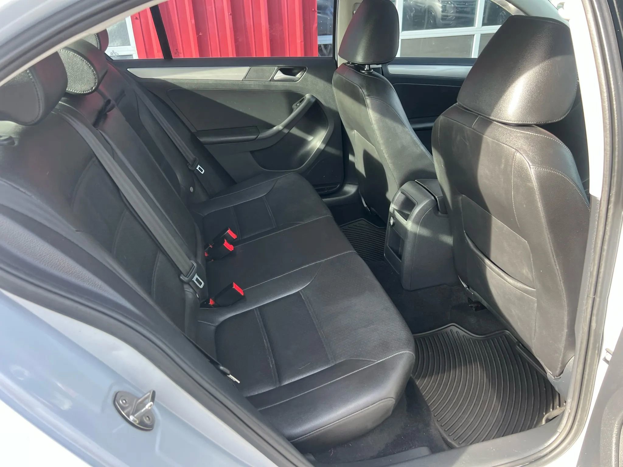 Used 2017 Volkswagen Jetta SE image 16