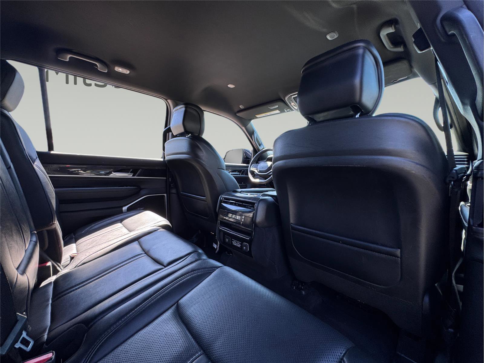 Used 2022 Jeep Wagoneer Series II AWD/4WD image 22
