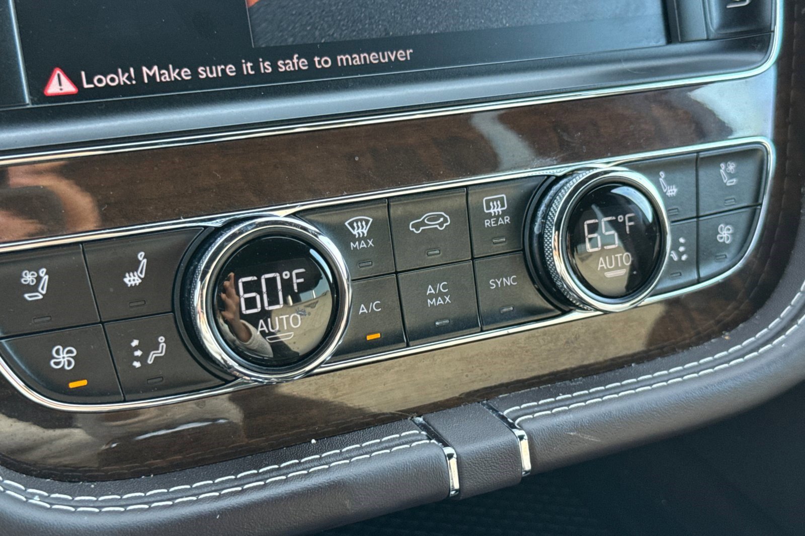 Used 2018 Bentley Bentayga image 17