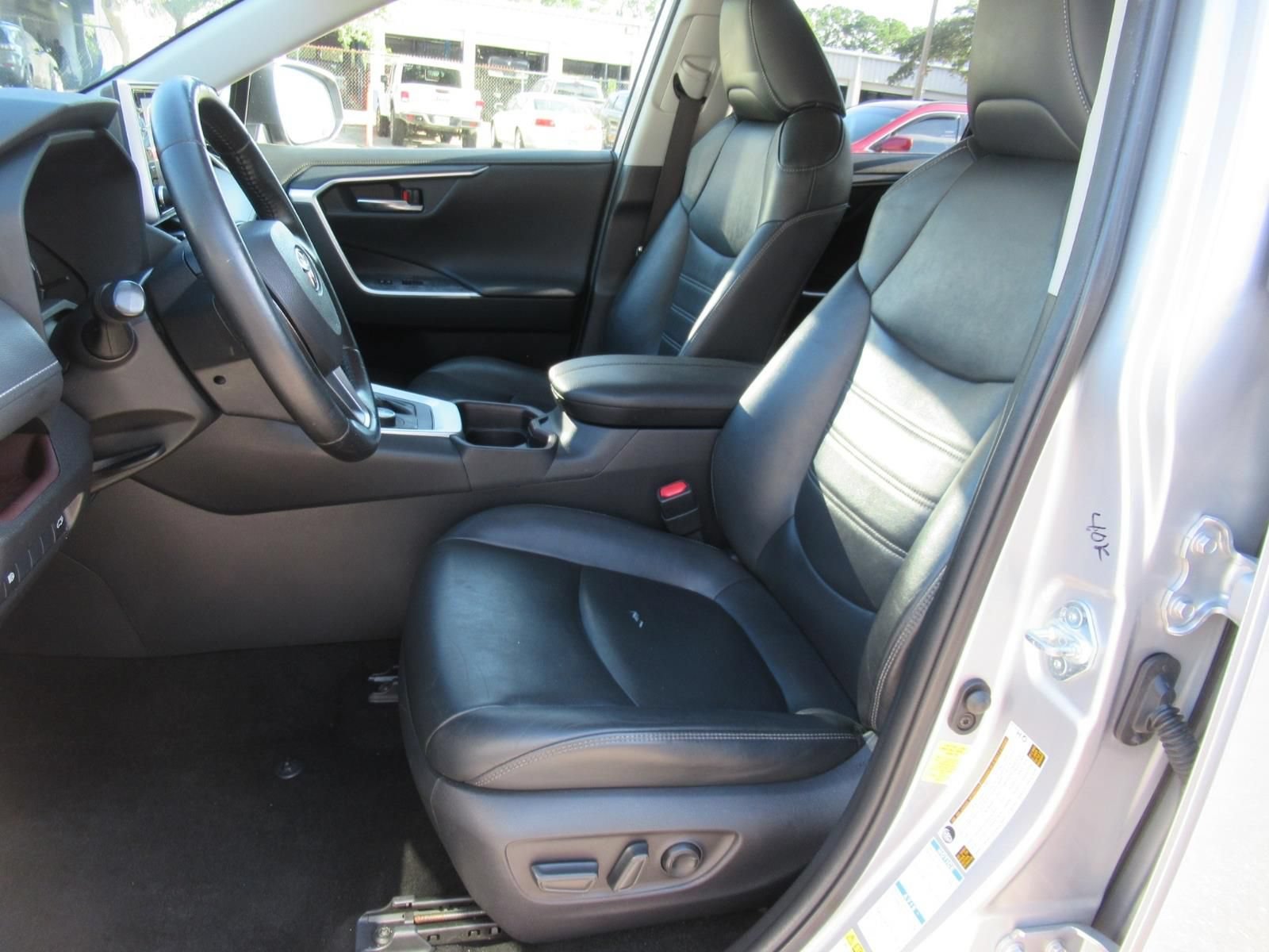 Used 2019 Toyota RAV4 Limited AWD/4WD image 19