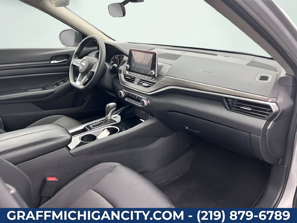 Used 2024 Nissan Altima 2.5 SV FWD image 31