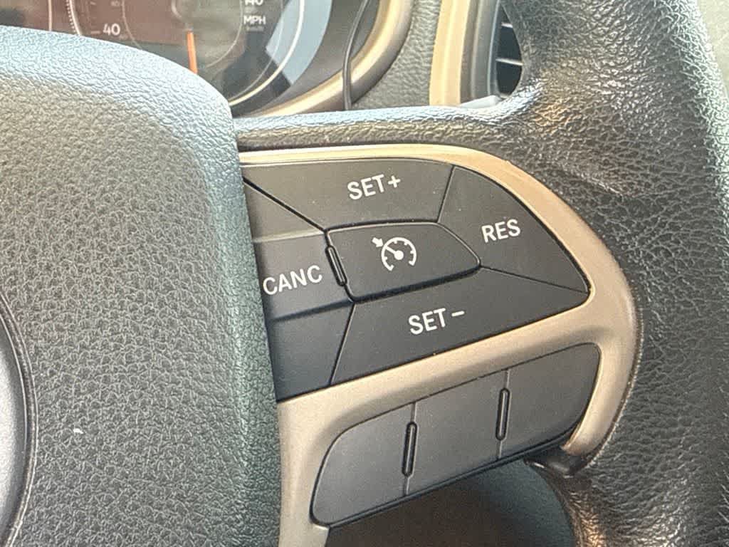 Used 2016 Jeep Cherokee Sport FWD image 14