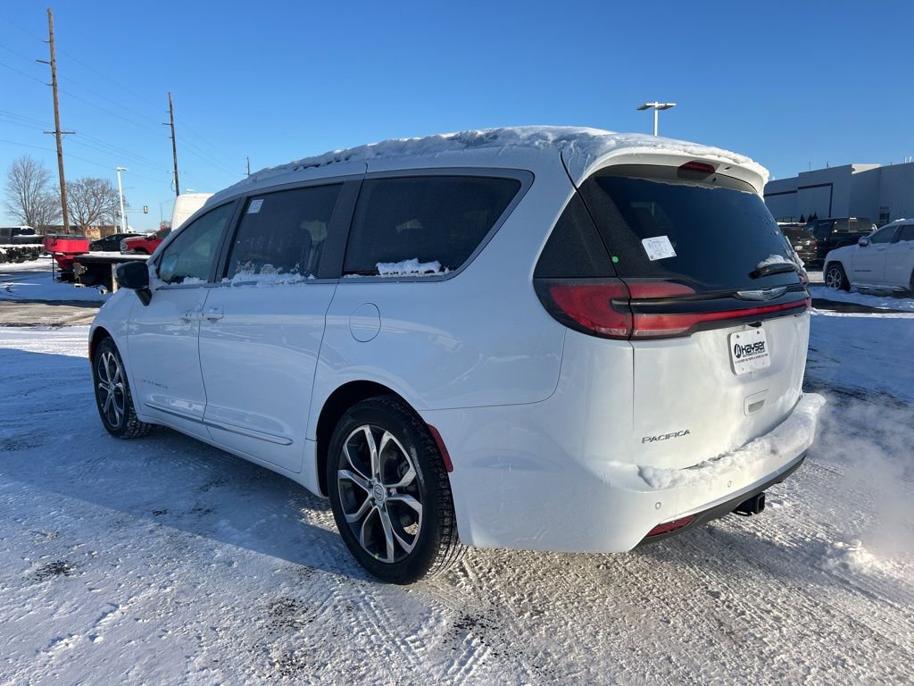 New 2026 Chrysler Pacifica Pinnacle w/ Trailer Tow Group FWD image 5