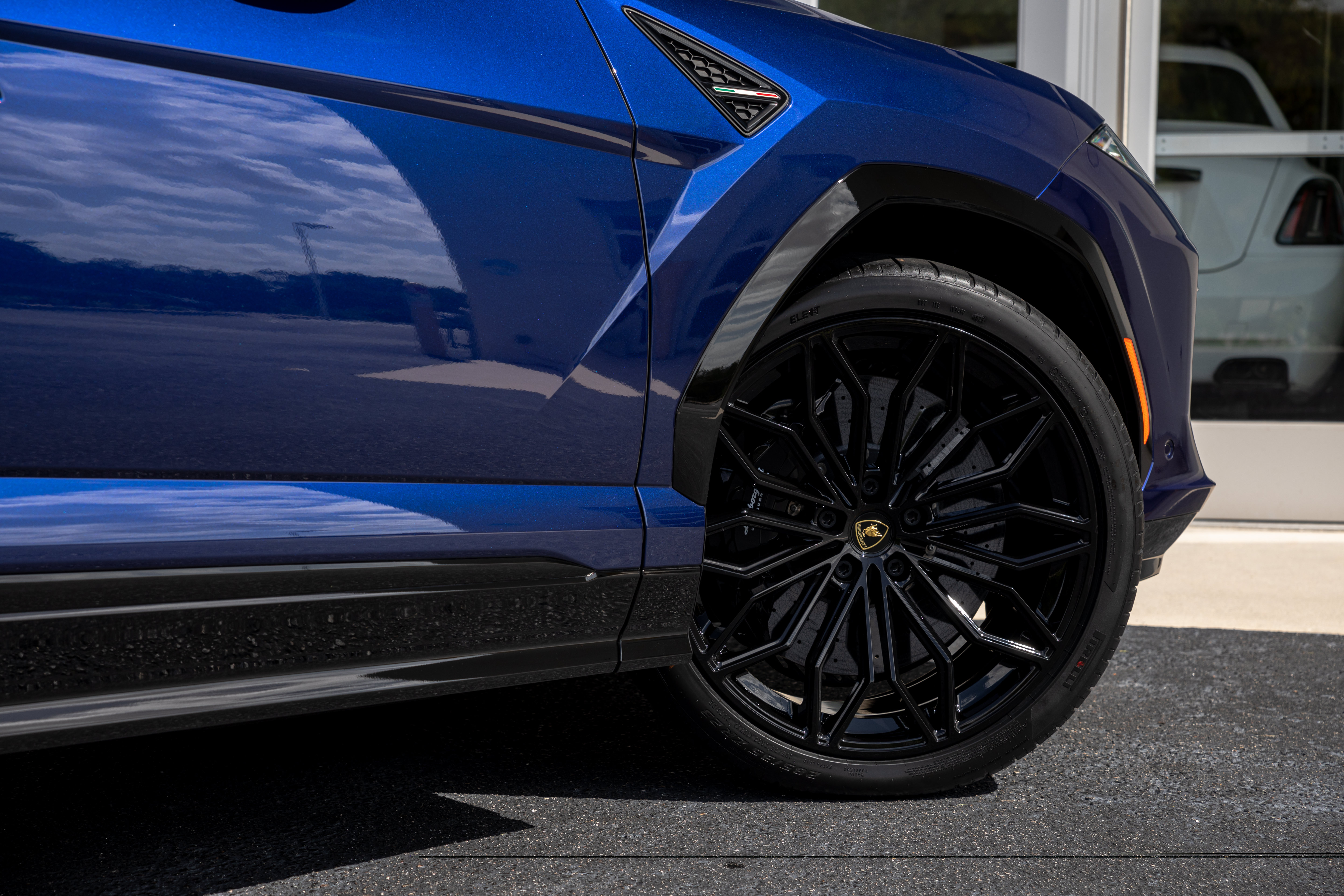 Used 2025 Lamborghini Urus Performante AWD/4WD image 36