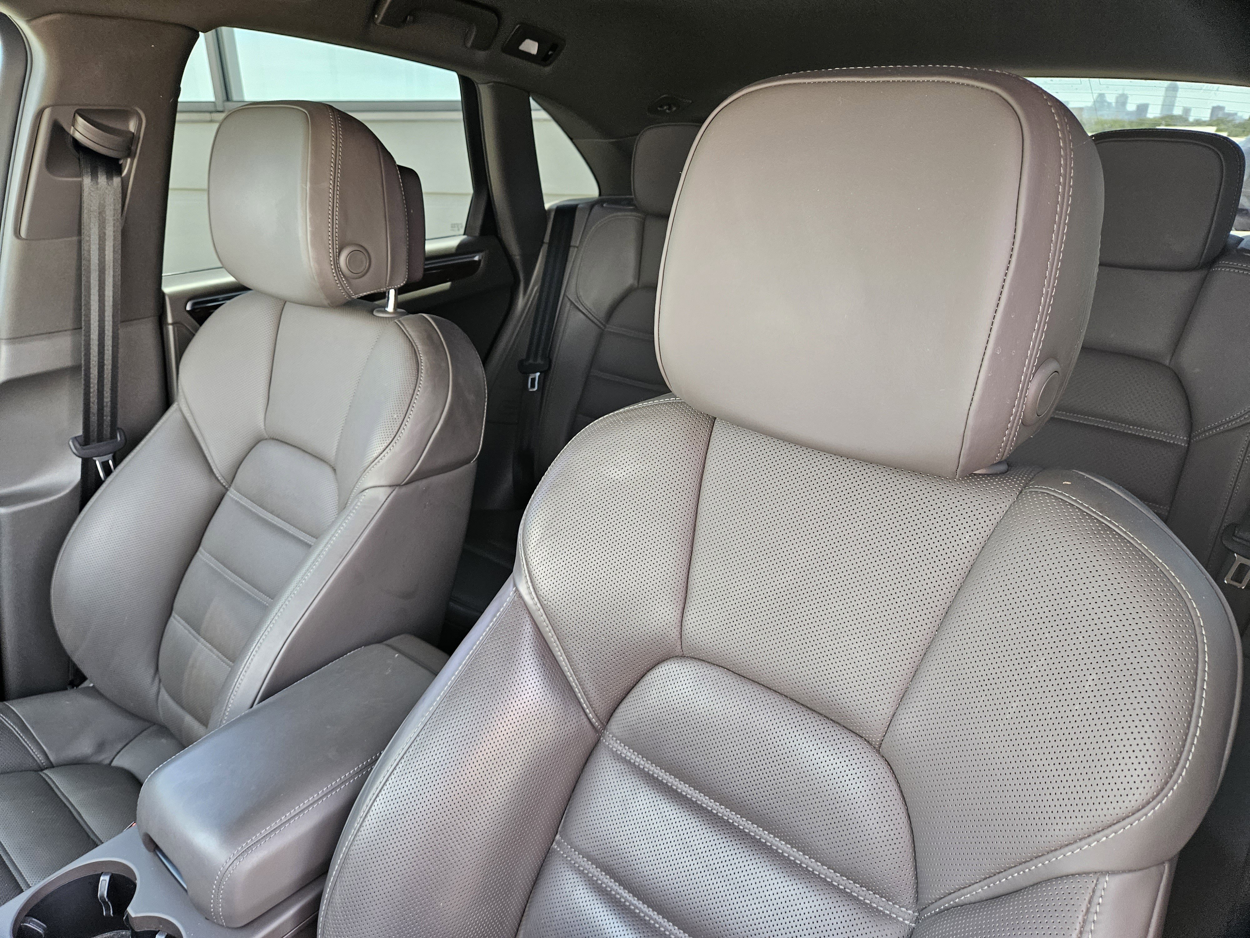 Certified 2020 Porsche Macan S AWD/4WD image 6