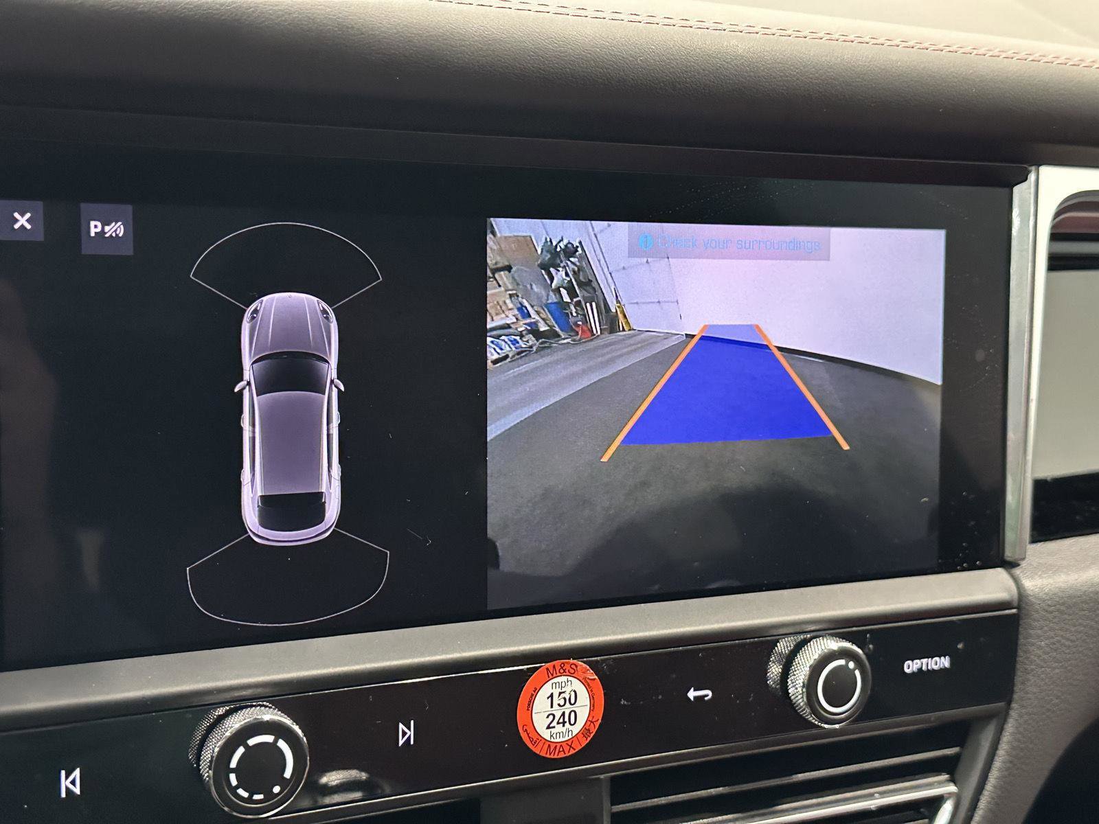 Certified 2025 Porsche Macan image 30