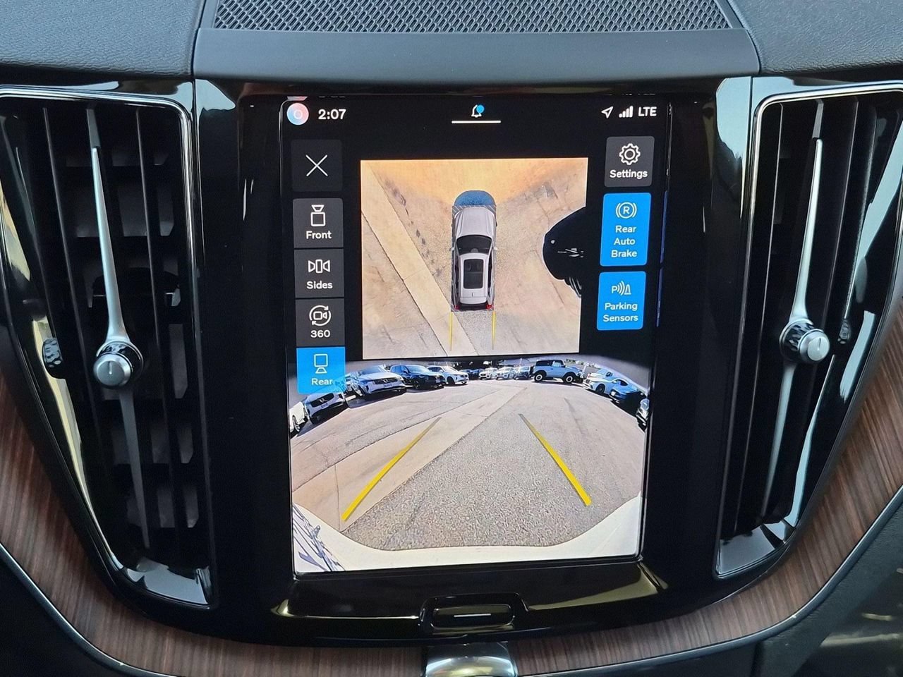 Certified 2024 Volvo XC60 B5 Plus AWD/4WD image 19