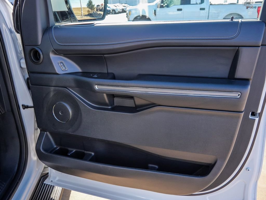 Used 2024 Ford Expedition XLT image 17