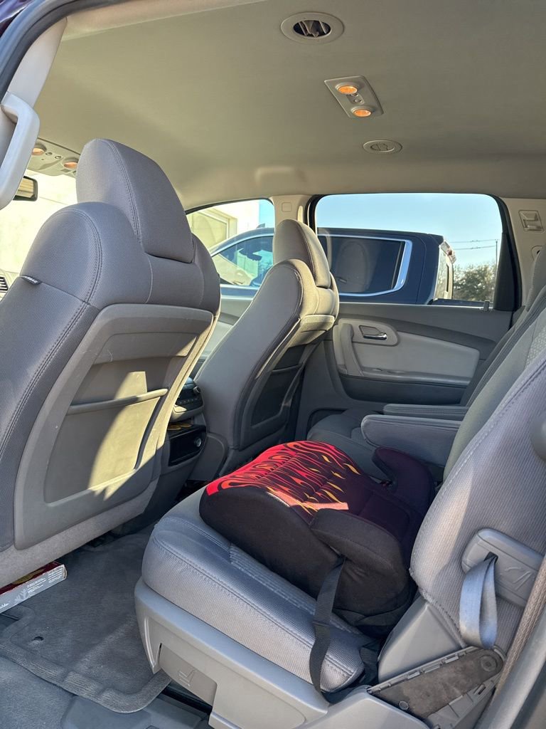 Used 2010 Chevrolet Traverse LT image 7