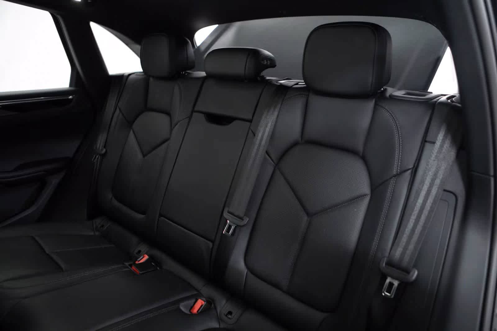 Used 2026 Porsche Macan AWD/4WD image 35