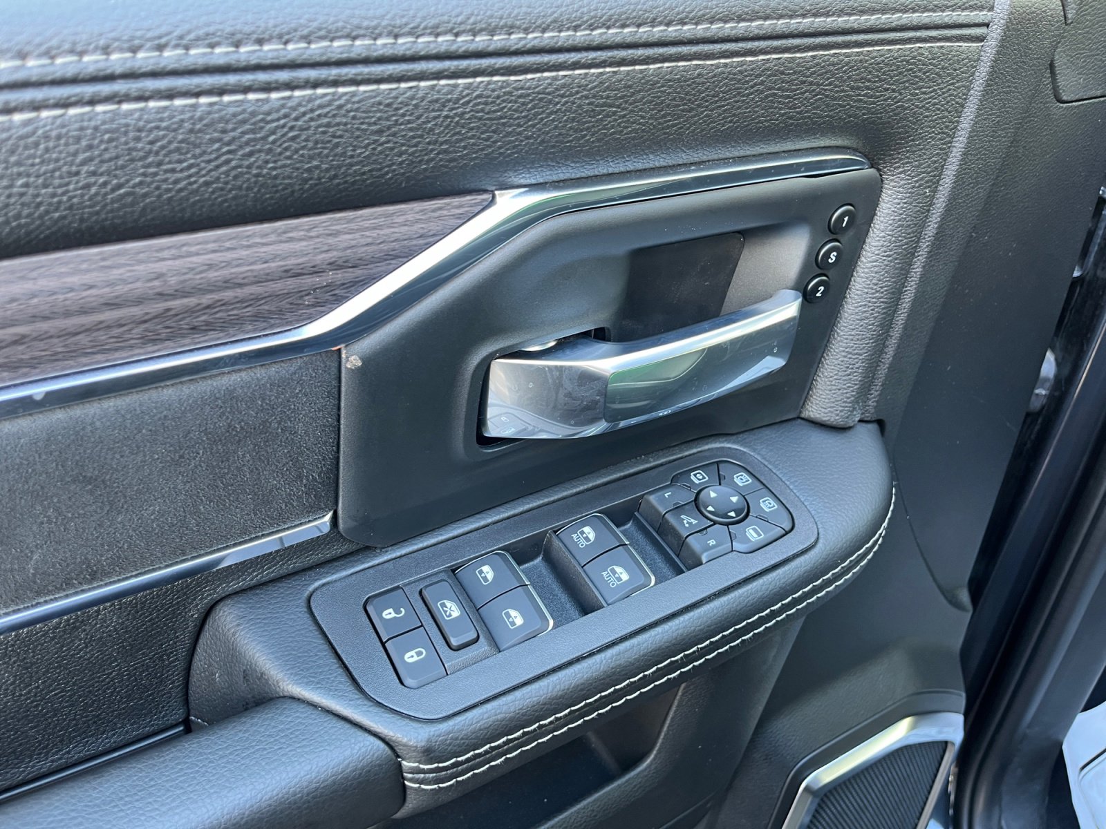 New 2025 RAM 2500 Laramie w/ Night Edition AWD/4WD image 14