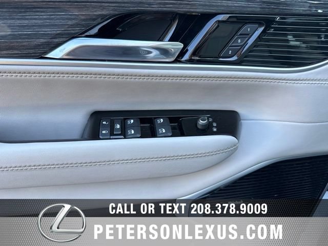Used 2022 Jeep Wagoneer Series III w/ Premium Group I AWD/4WD image 26