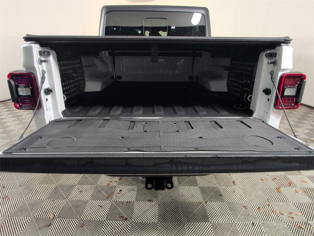 Certified 2024 Jeep Gladiator Mojave w/ Technology Group image 10