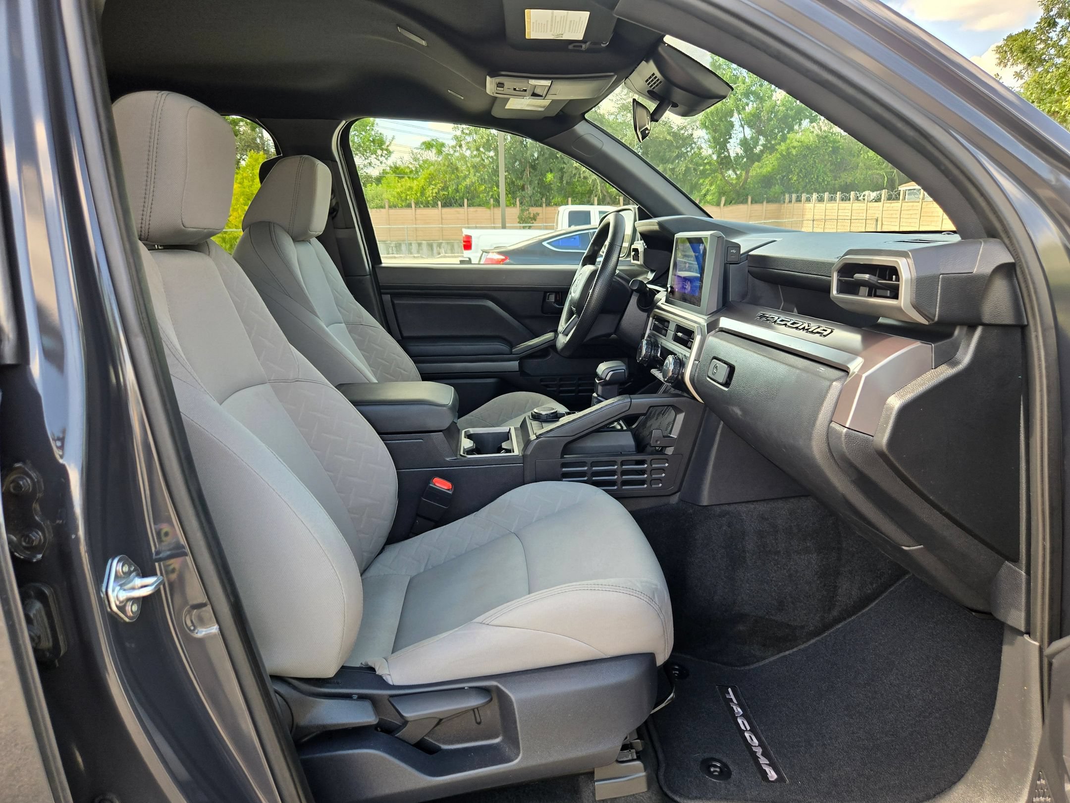 Used 2025 Toyota Tacoma SR5 AWD/4WD image 27