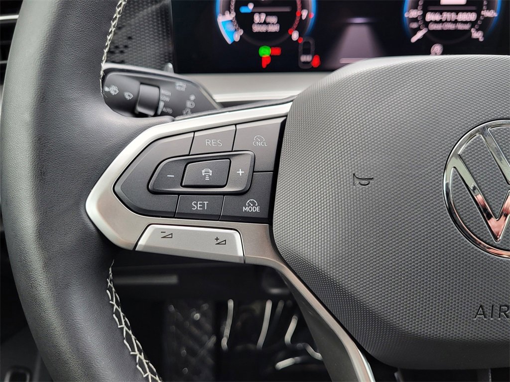 New 2025 Volkswagen Tiguan SE image 9