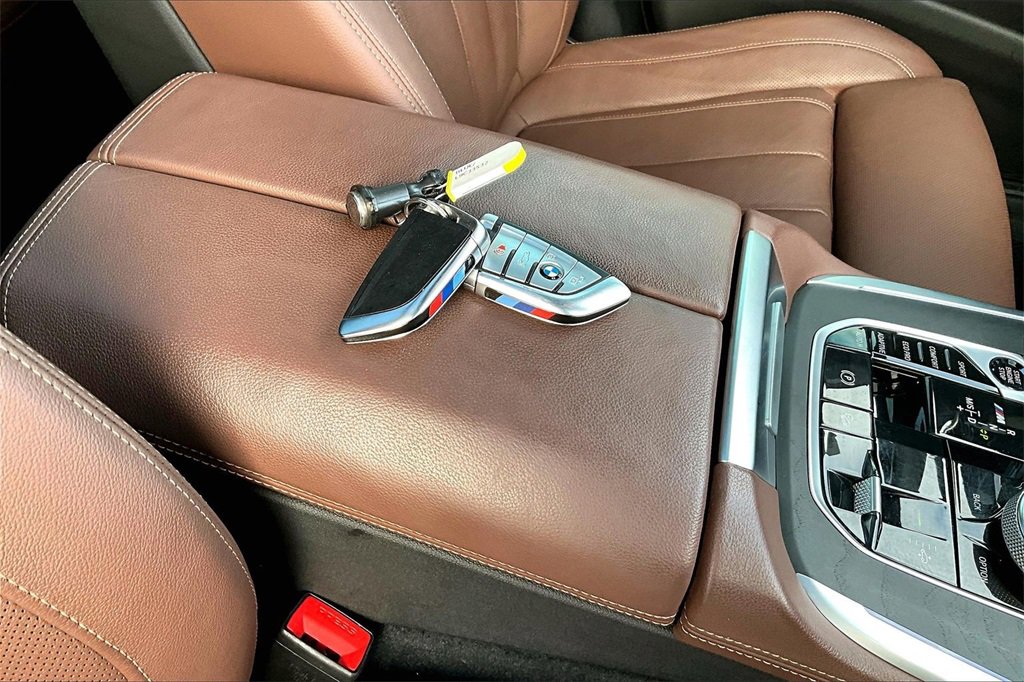 Used 2020 BMW X7 M50i image 16