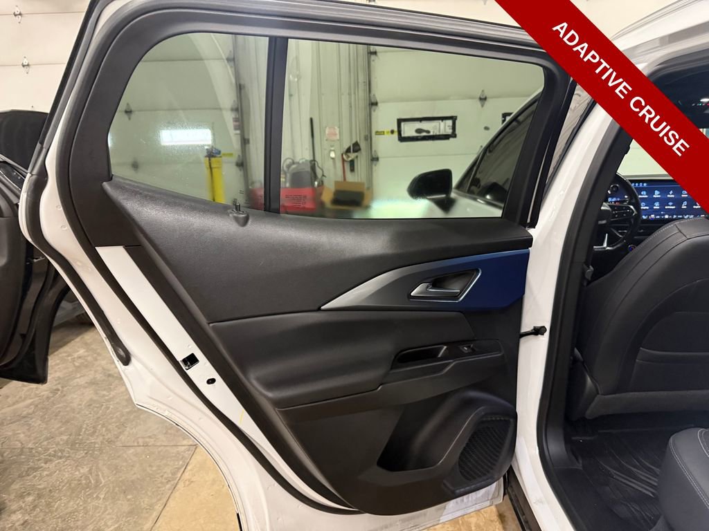 Used 2024 Chevrolet Equinox EV LT image 34