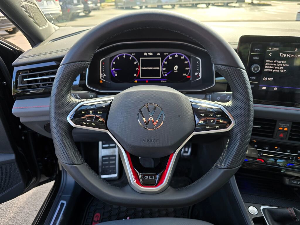 Used 2025 Volkswagen Jetta GLI Autobahn FWD image 18