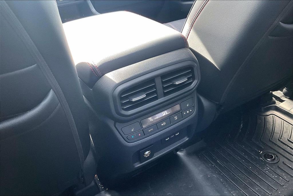 Used 2025 Honda Pilot Black Edition image 29