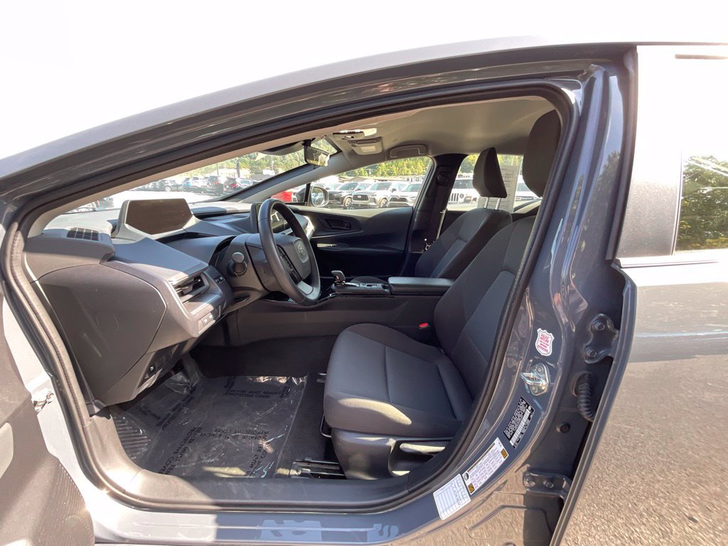 Used 2025 Toyota Prius LE FWD image 9