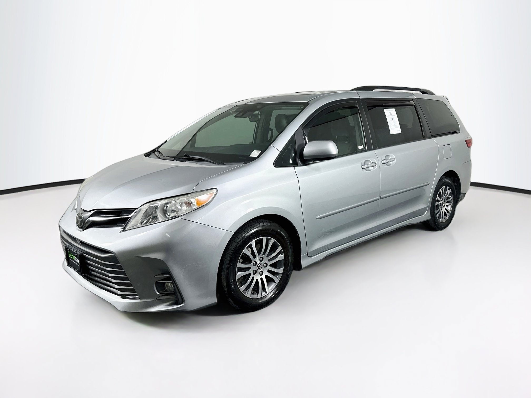 Used 2020 Toyota Sienna XLE Premium FWD image 3