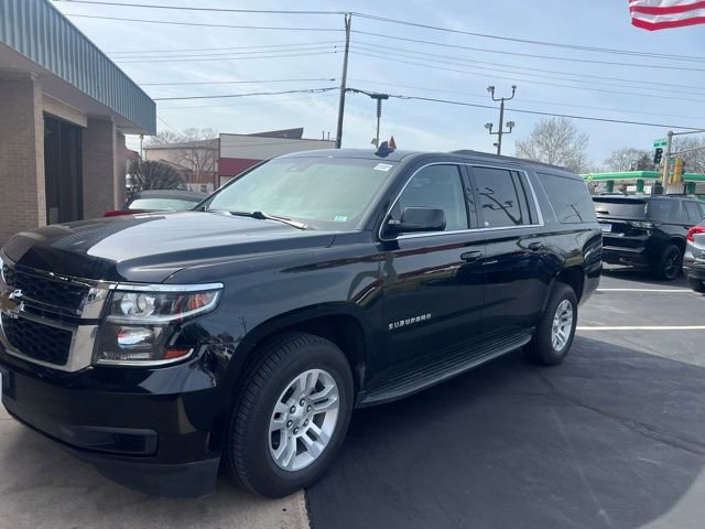 Used 2018 Chevrolet Suburban LT image 1