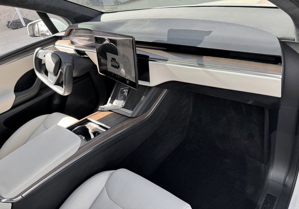 Used 2022 Tesla Model X Base image 30