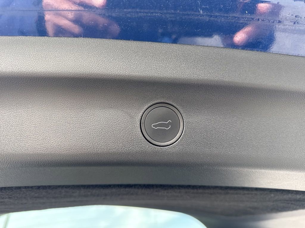 Used 2023 Tesla Model Y 2WD image 31