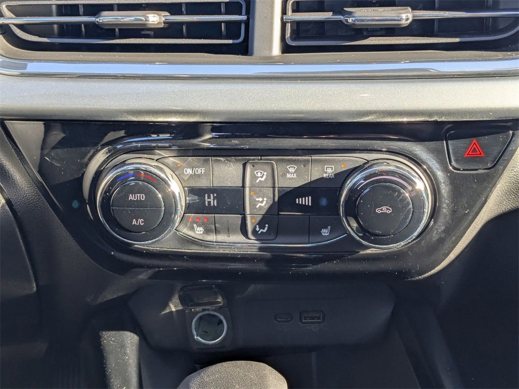 Used 2025 Chevrolet Trax LT w/ LT Convenience Package image 21