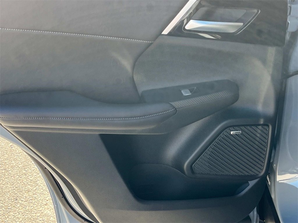 New 2025 Mitsubishi Outlander SE image 13