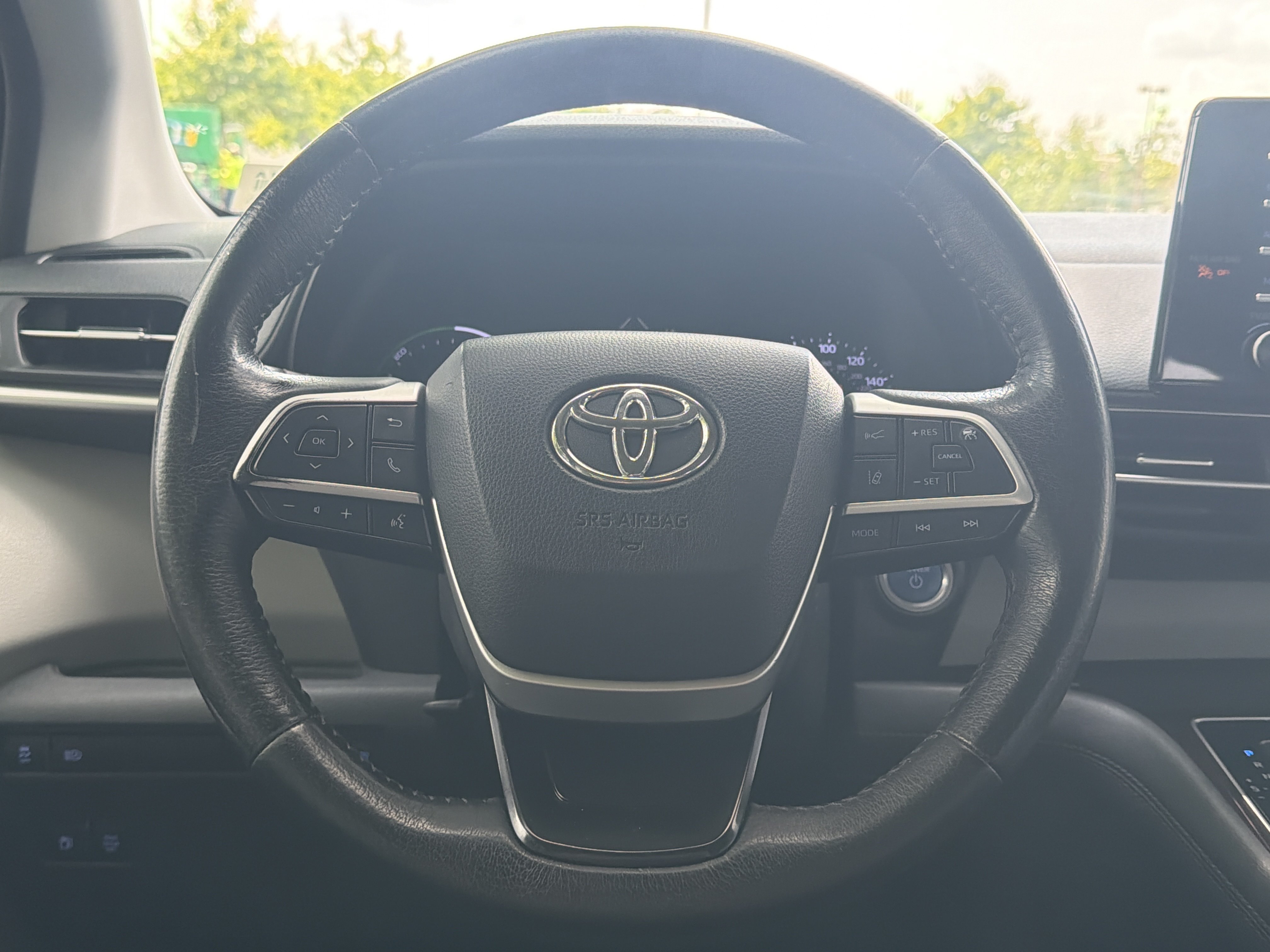 Used 2022 Toyota Sienna XLE FWD image 17