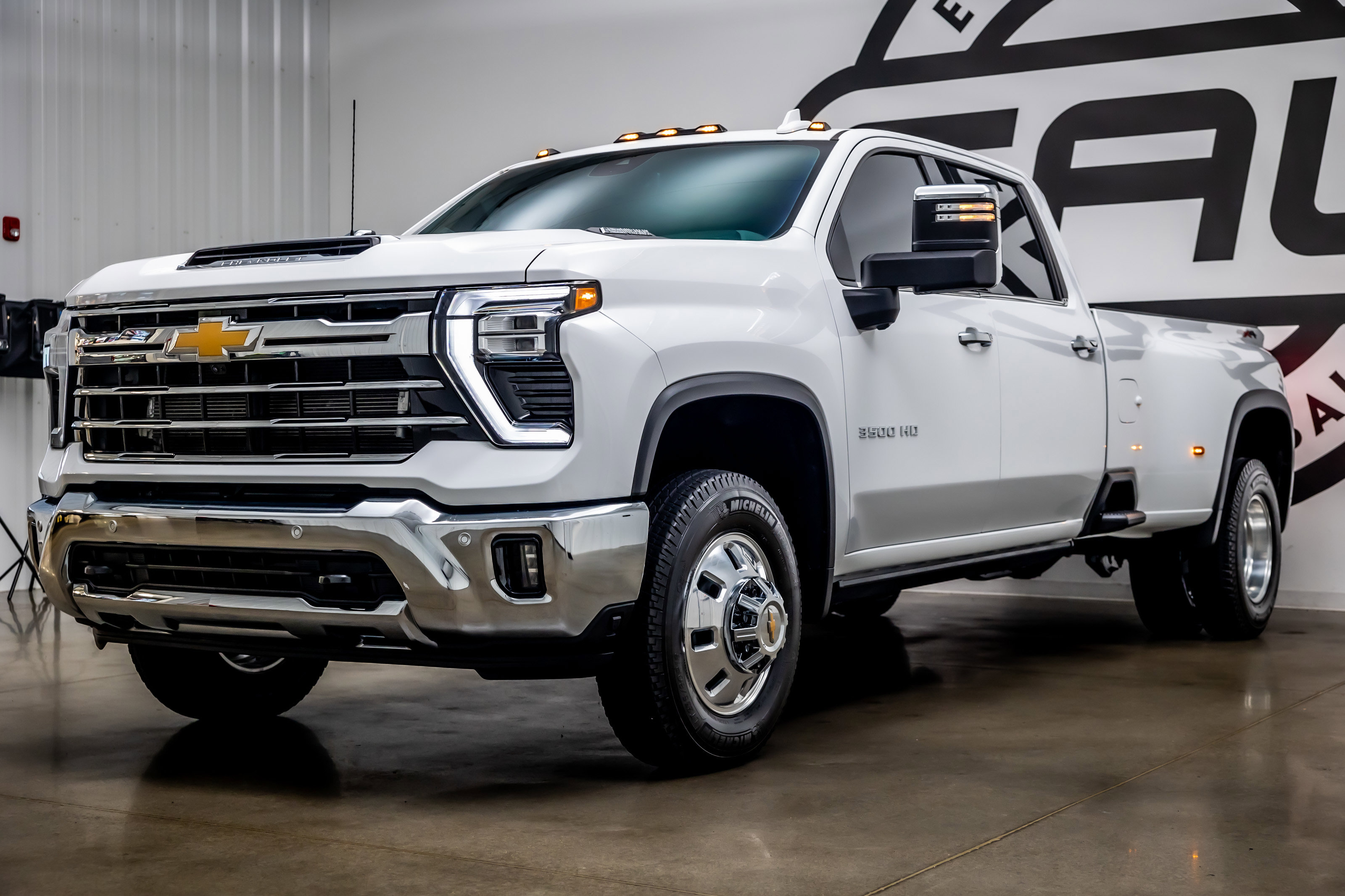 Used 2024 Chevrolet Silverado 3500 LTZ w/ LTZ Plus Package AWD/4WD image 32