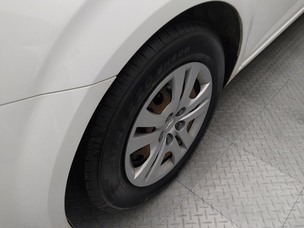 Used 2020 Chevrolet Sonic LT FWD image 31