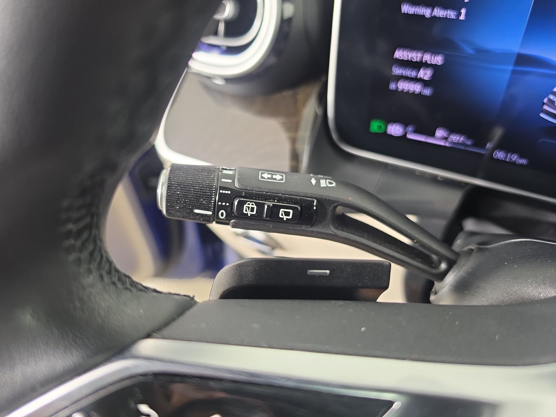 Used 2025 Mercedes-Benz GLC 300 image 24