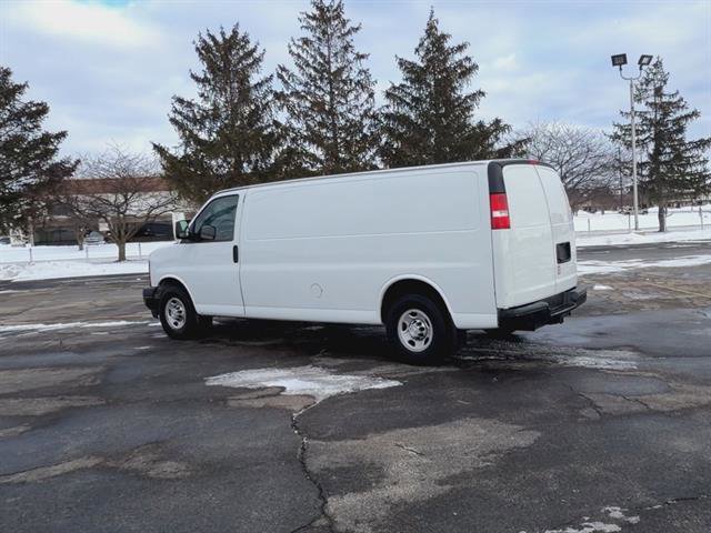 Used 2017 Chevrolet Express 3500 Extended image 28