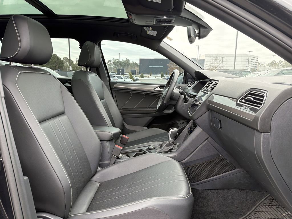 Used 2024 Volkswagen Tiguan SE R-Line image 18