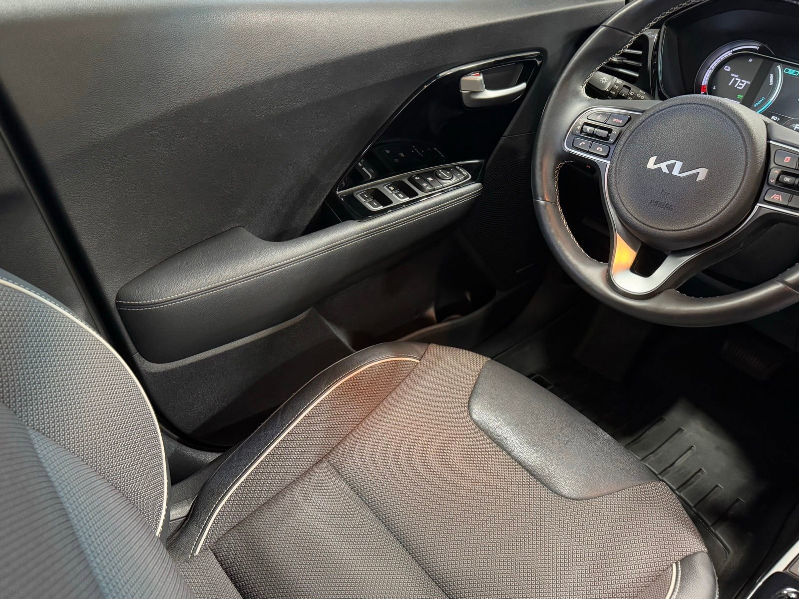 Used 2022 Kia Niro EX w/ Cold Weather Package image 40