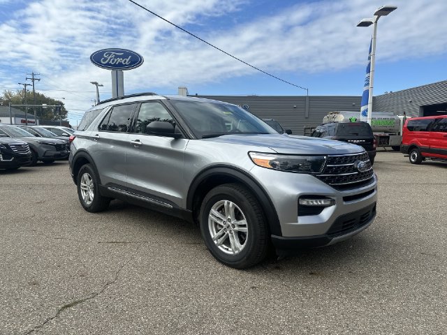 Used 2023 Ford Explorer XLT w/ Equipment Group 202A AWD/4WD image 18