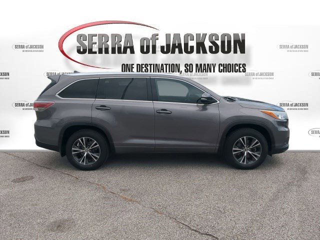 Used 2016 Toyota Highlander XLE FWD image 9