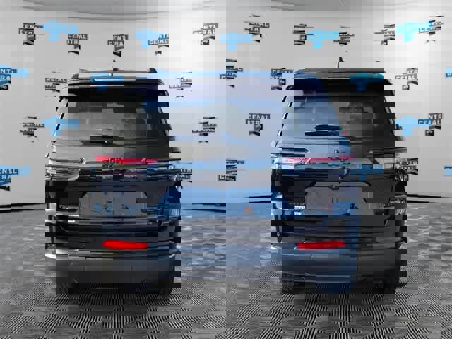 Certified 2023 Jeep Grand Cherokee L Limited w/ Black Appearance Package image 5