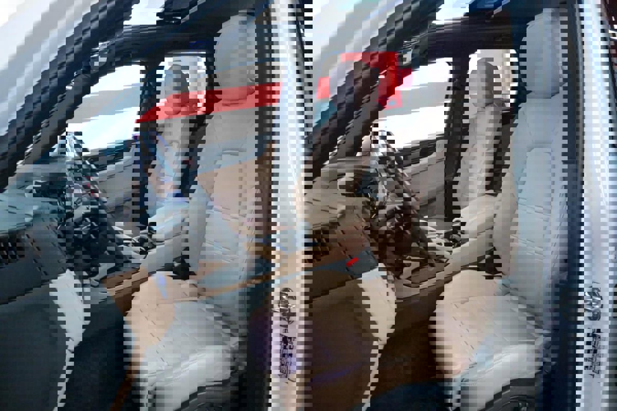 Used 2024 Porsche Cayenne AWD/4WD image 10