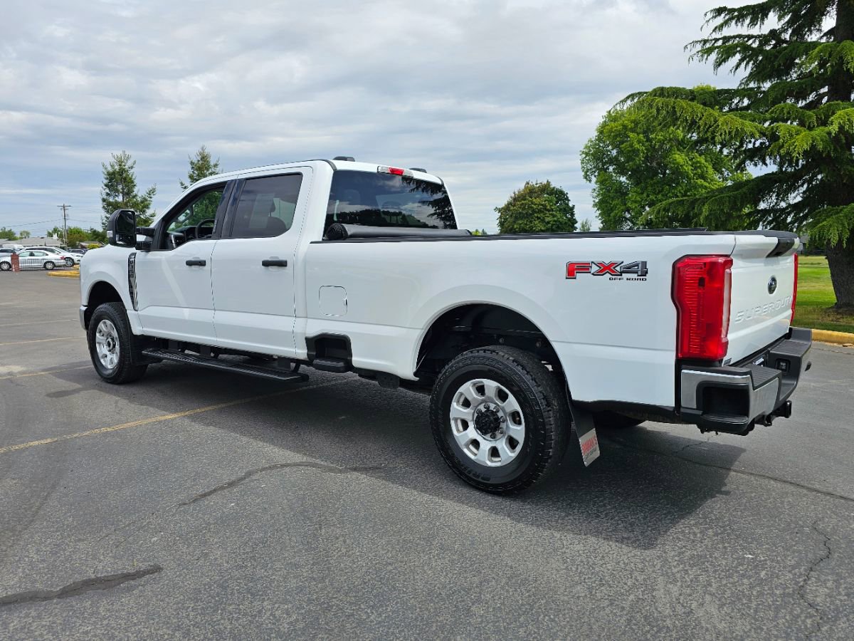 Used 2023 Ford F350 XLT w/ FX4 Off-Road Package image 18