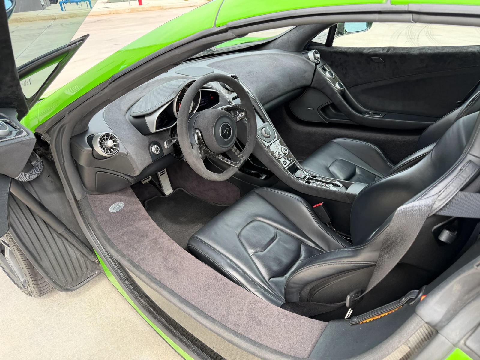 Used 2015 McLaren 650S Spider RWD image 21
