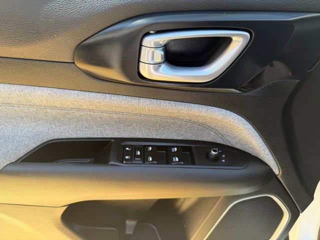 Used 2025 Jeep Compass Sport image 17