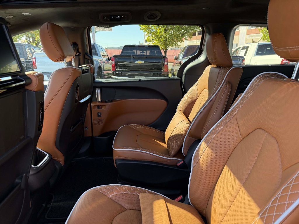 New 2026 Chrysler Pacifica Pinnacle FWD image 15
