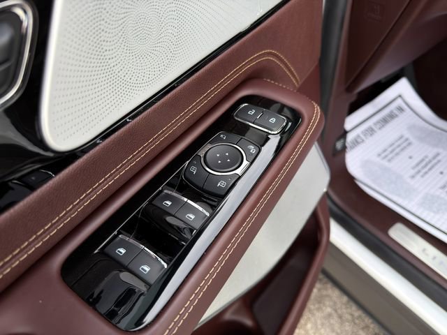 Used 2023 Lincoln Aviator Black Label w/ Class IV Trailer Tow Package image 25