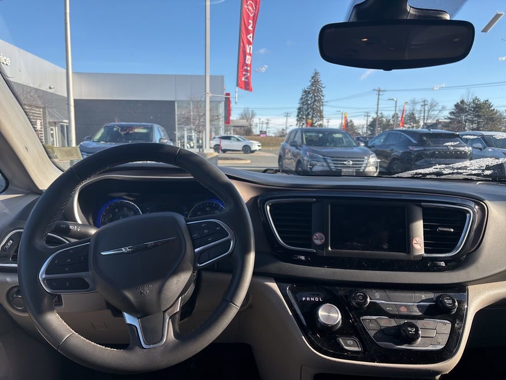 Used 2023 Chrysler Voyager LX image 24