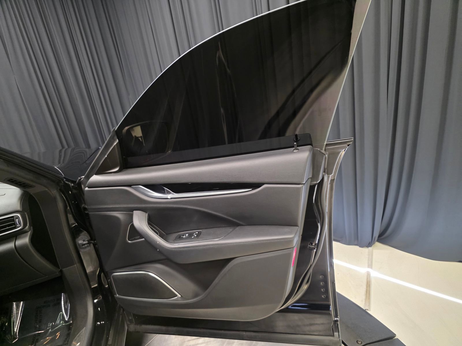 Used 2018 Maserati Levante GranSport AWD/4WD image 34